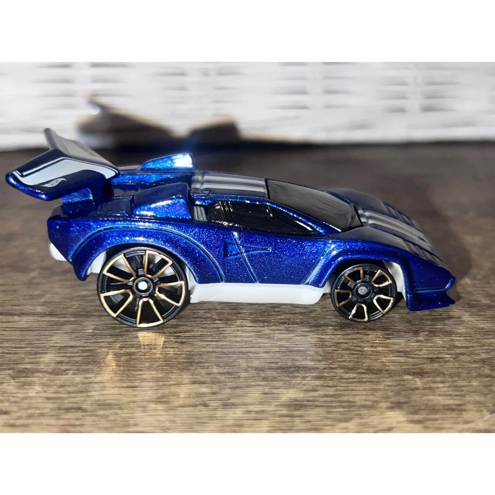 Hot Wheels Tooned Lamborghini Countach Blue W‎ White 2018 Diecast Loose EUC